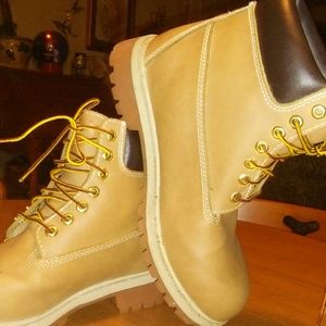 Men's size 8 RUGGED OUTBACK boots